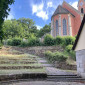 Blick von Freilichtbühne auf Kirche Vestenberg